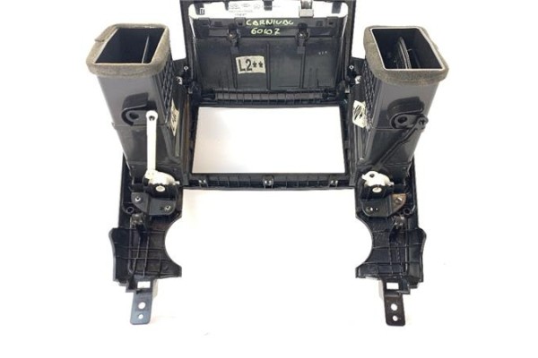 Recambio de embellecedor consola central para kia carnival 2.9 crdi referencia OEM IAM 847404D050 X4D97430000 