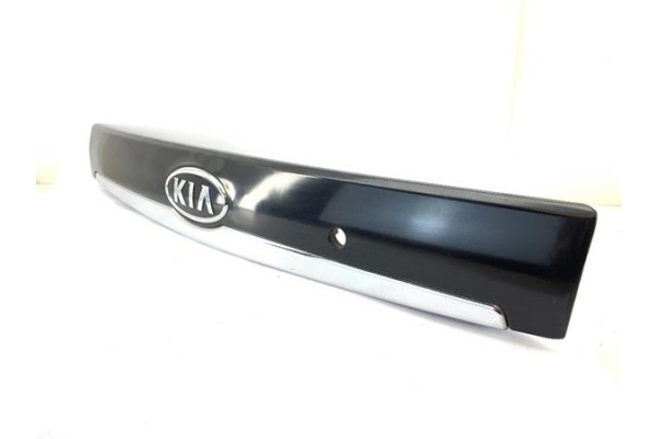 Recambio de moldura porton trasero para kia carnival 2.9 crdi referencia OEM IAM 925014D010  