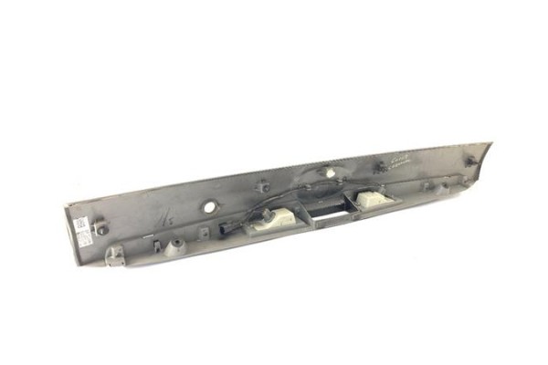 Recambio de moldura porton trasero para kia carnival 2.9 crdi referencia OEM IAM 925014D010  