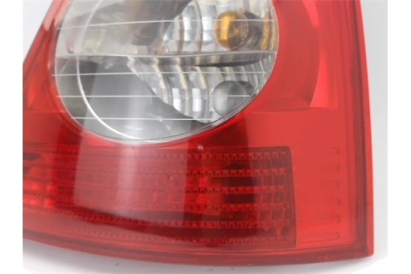 Recambio de piloto trasero derecho para renault clio ii fase ii (b/cb0) 1.5 campus referencia OEM IAM 8200071414  