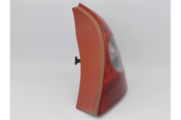 Recambio de piloto trasero derecho para renault clio ii fase ii (b/cb0) 1.5 campus referencia OEM IAM 8200071414  