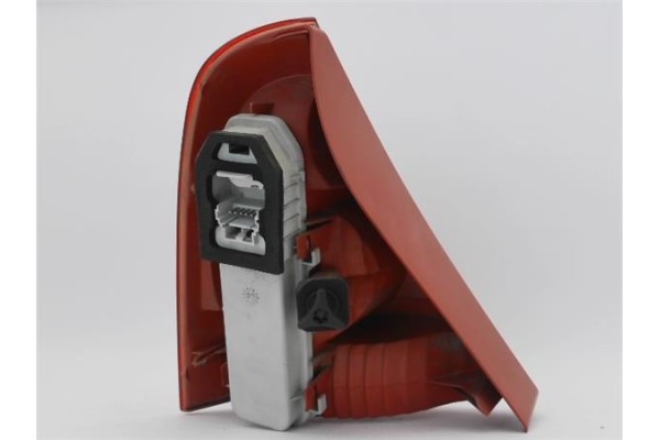 Recambio de piloto trasero derecho para renault clio ii fase ii (b/cb0) 1.5 campus referencia OEM IAM 8200071414  