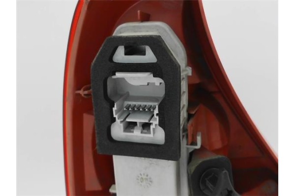 Recambio de piloto trasero derecho para renault clio ii fase ii (b/cb0) 1.5 campus referencia OEM IAM 8200071414  