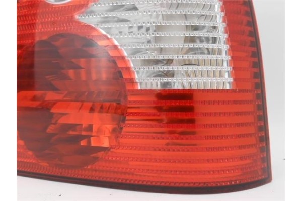 Recambio de piloto trasero derecho para volkswagen polo iv (9n1) 1.2 12v referencia OEM IAM 6Q6945096G  