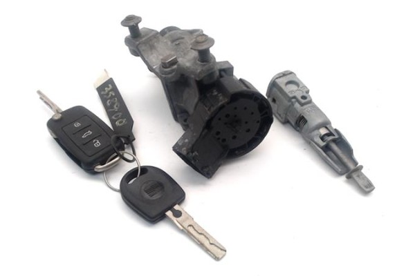 Recambio de llave para seat ibiza berlina (6j5) 1.4 referencia OEM IAM 4B0905851B  