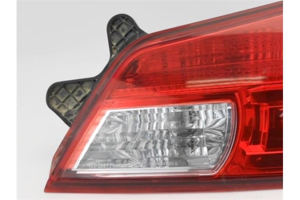 Recambio de piloto interior derecho para subaru legacy v 2.0 d referencia OEM IAM 84912AJ250  