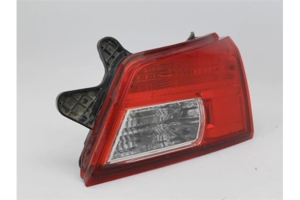 Recambio de piloto interior derecho para subaru legacy v 2.0 d referencia OEM IAM 84912AJ250  