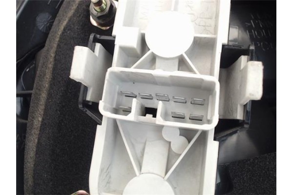 Recambio de piloto interior izquierdo para subaru legacy v 2.0 d referencia OEM IAM 84912AJ240  