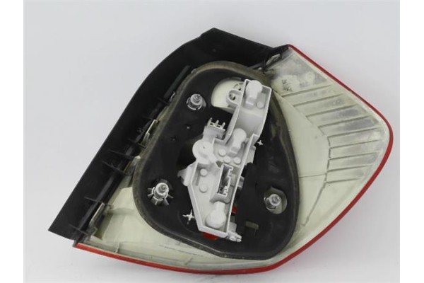 Recambio de piloto trasero izquierdo para bmw serie 1 berlina (e81/e87) 118d referencia OEM IAM 63210432621  