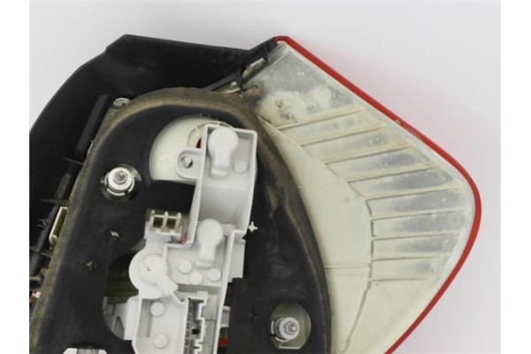 Recambio de piloto trasero izquierdo para bmw serie 1 berlina (e81/e87) 118d referencia OEM IAM 63210432621  