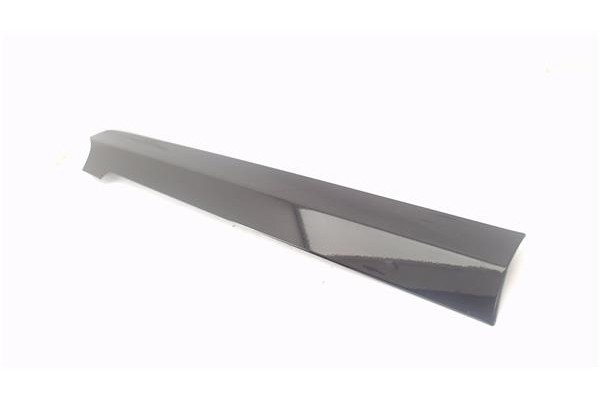 Recambio de moldura puerta trasero derecha para kia carnival 2.9 crdi referencia OEM IAM 839154D100  