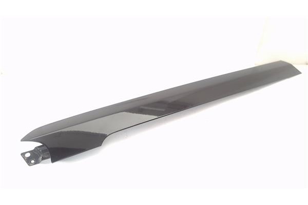 Recambio de moldura puerta trasero derecha para kia carnival 2.9 crdi referencia OEM IAM 839154D100  