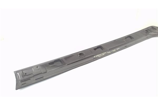 Recambio de moldura puerta trasero derecha para kia carnival 2.9 crdi referencia OEM IAM 839154D100  