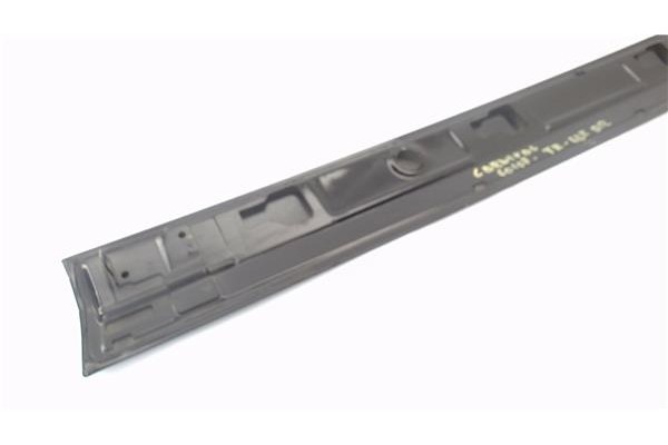 Recambio de moldura puerta trasero derecha para kia carnival 2.9 crdi referencia OEM IAM 839154D100  