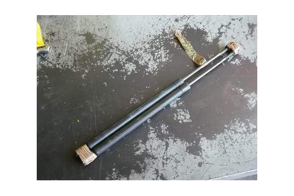Recambio de amortiguador porton para ford mondeo ii ranchera familiar (bnp) 1.8 td referencia OEM IAM   