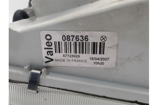 Recambio de faro delantero dcho para nissan vanette cargo (hc23) 2.3 d referencia OEM IAM 260107C002  