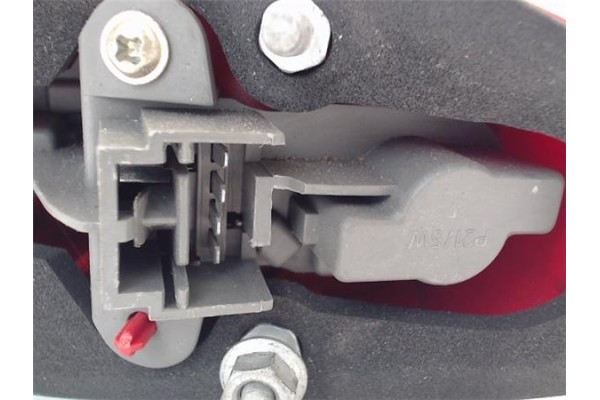 Recambio de piloto trasero derecho para alfa romeo 147 (190) 1.9 jtd distinctive referencia OEM IAM 46556347 3323010 