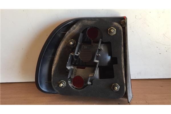 Recambio de piloto trasero derecho para volvo v40 familiar 1.6 referencia OEM IAM 30887333  