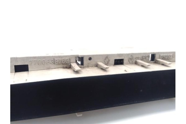 Recambio de display para renault twingo i (c06) 1.2 (c066/67/68) referencia OEM IAM 7700839063  