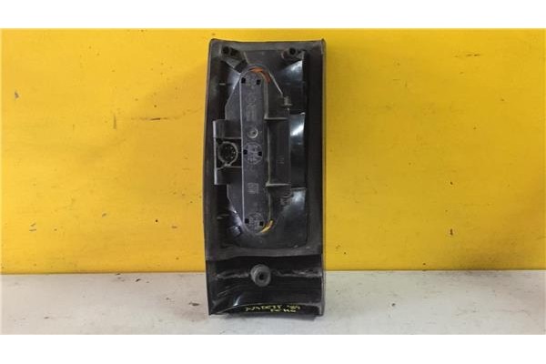 Recambio de piloto trasero derecho para opel kadett d 1.2 básico berlina referencia OEM IAM GM396082  
