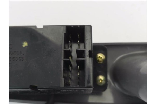 Recambio de mando elevalunas delantero izquierdo para hyundai lantra berlina (rd) 1.9 d referencia OEM IAM 9357029050  
