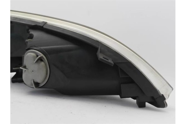 Recambio de faro delantero izquierdo para mitsubishi colt cz3 berl. 5 (z30a) 1.5 di-d inform referencia OEM IAM 8301A221  