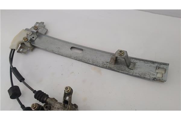 Recambio de mecanismo elevalunas trasero derecho para hyundai lantra berlina (rd) 1.9 d referencia OEM IAM 8340229031  