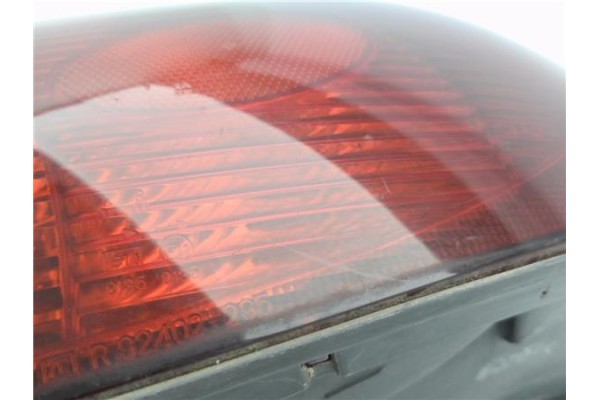 Recambio de piloto trasero derecho para hyundai lantra berlina (rd) 1.9 d referencia OEM IAM 9240229520  