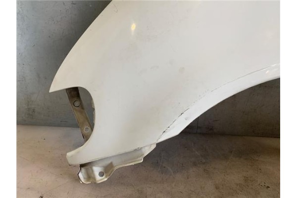 Recambio de aleta delantero izquierda para nissan serena (c23m) 2.3 d referencia OEM IAM 631019C030  