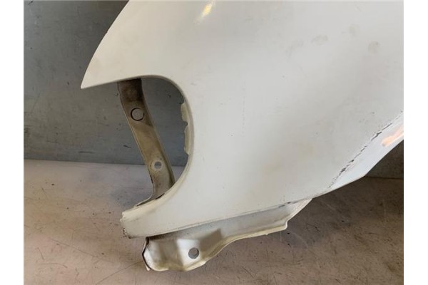 Recambio de aleta delantero izquierda para nissan serena (c23m) 2.3 d referencia OEM IAM 631019C030  
