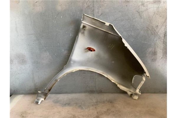 Recambio de aleta delantero izquierda para nissan serena (c23m) 2.3 d referencia OEM IAM 631019C030  