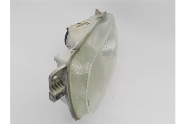 Recambio de faro delantero izquierdo para nissan serena (c23m) 2.3 d referencia OEM IAM 260607C002  