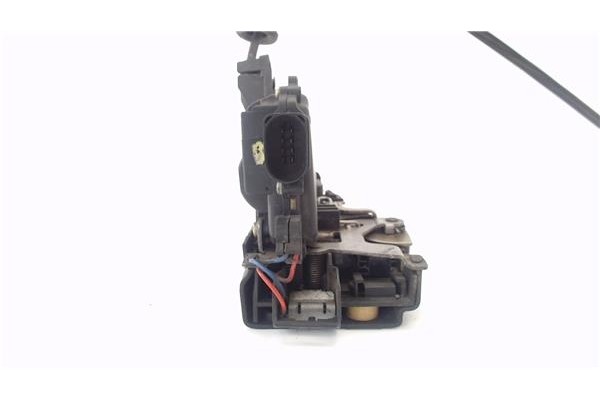 Recambio de cierre electromagnetico delantero izquierdo para volkswagen golf iv berlina (1j1) 1.6 16v referencia OEM IAM 3B18370