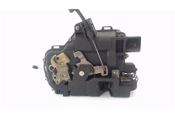 Recambio de cierre electromagnetico delantero izquierdo para volkswagen golf iv berlina (1j1) 1.6 16v referencia OEM IAM 3B18370