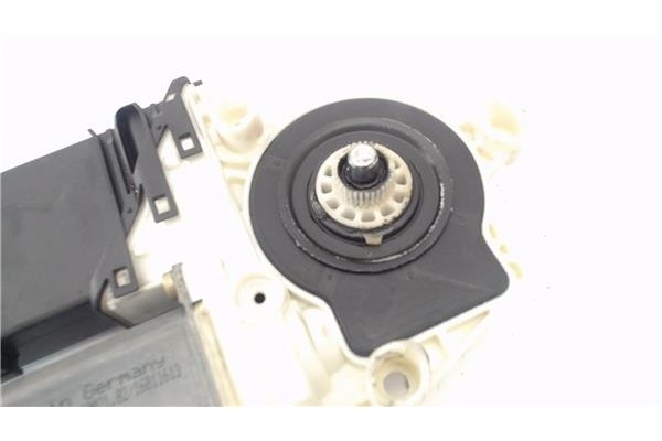 Recambio de motor elevalunas delantero izquierdo para volkswagen golf iv berlina (1j1) 1.6 16v referencia OEM IAM 1J1959801C  