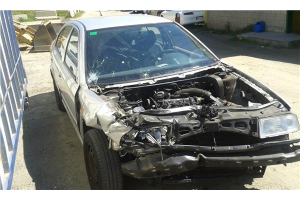 skoda octavia berlina (1u2) del año 2000
