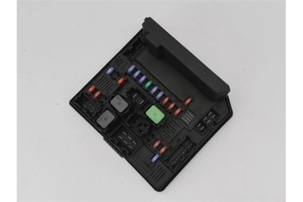 Recambio de caja fusibles/rele para nissan qashqai (j10) 1.6 360 referencia OEM IAM 284B7BB02C 522792F04 
