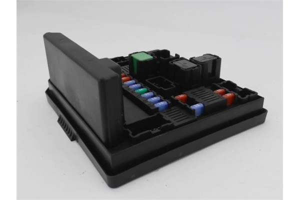 Recambio de caja fusibles/rele para nissan qashqai (j10) 1.6 360 referencia OEM IAM 284B7BB02C 522792F04 