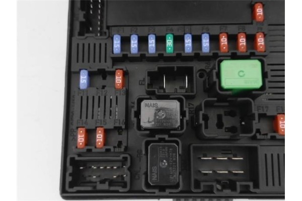 Recambio de caja fusibles/rele para nissan qashqai (j10) 1.6 360 referencia OEM IAM 284B7BB02C 522792F04 