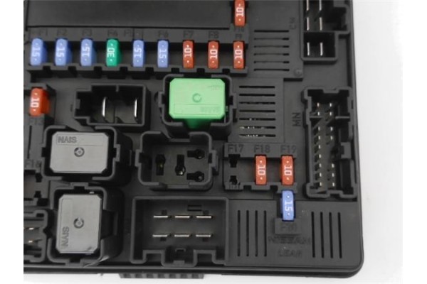 Recambio de caja fusibles/rele para nissan qashqai (j10) 1.6 360 referencia OEM IAM 284B7BB02C 522792F04 