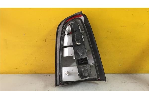 Recambio de piloto trasero izquierdo para opel vectra b caravan 1.6 básico (1999) referencia OEM IAM 90585001  