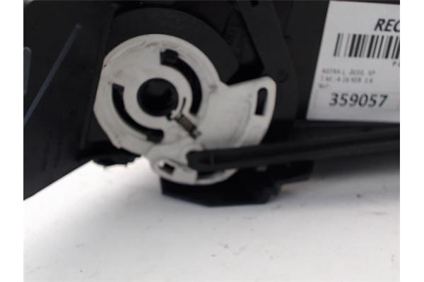 Recambio de rejilla entrada de aire para opel astra j 1.6 referencia OEM IAM 13303921  