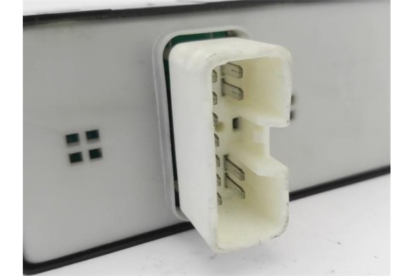 Recambio de mando elevalunas delantero izquierdo para kia carnival 2.9 td referencia OEM IAM K54D6635044  