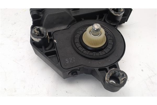 Recambio de motor elevalunas trasero izquierdo para volkswagen golf v plus (5m1) 2.0 tdi 16v referencia OEM IAM   