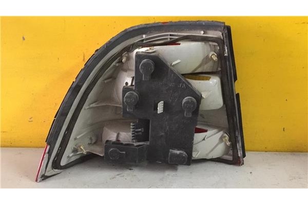 Recambio de piloto trasero derecho para opel vectra b berlina 2.0 básico (1999) referencia OEM IAM 37360748  