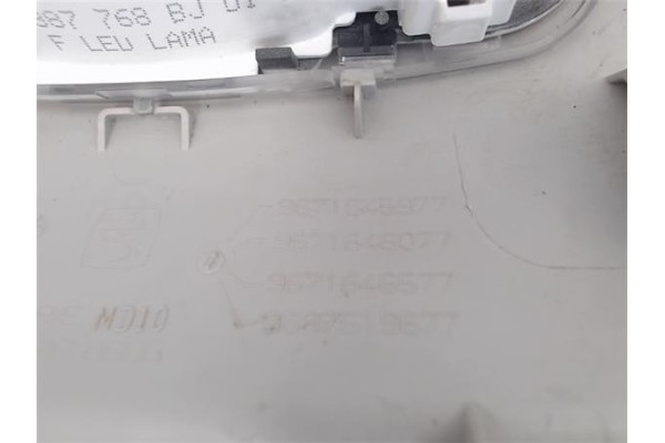 Recambio de luz delantero central techo para citroen c4 berlina 1.6 exclusive referencia OEM IAM 9671645977  