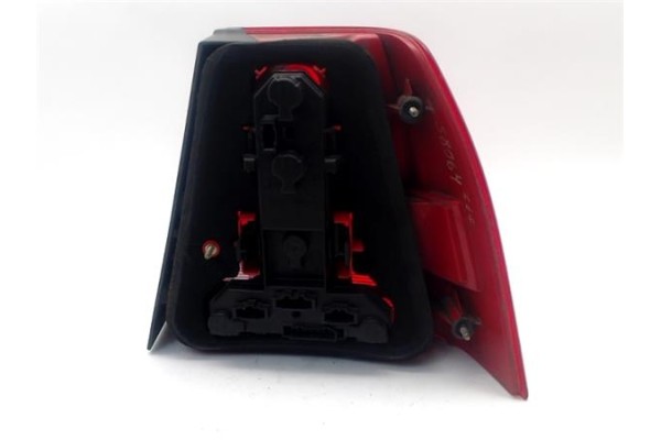 Recambio de piloto trasero izquierdo para volkswagen bora berlina (1j2) 1.6 referencia OEM IAM 1J5945095AA  