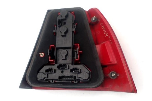 Recambio de piloto trasero izquierdo para volkswagen bora berlina (1j2) 1.6 referencia OEM IAM 1J5945095AA  