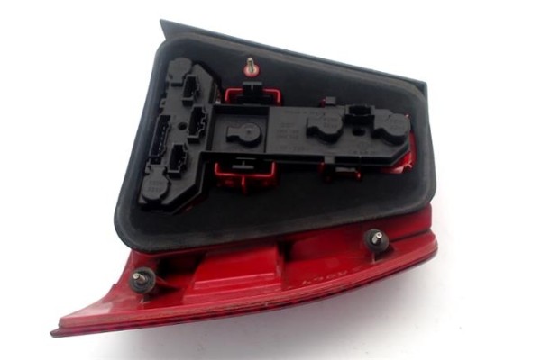 Recambio de piloto trasero izquierdo para volkswagen bora berlina (1j2) 1.6 referencia OEM IAM 1J5945095AA  