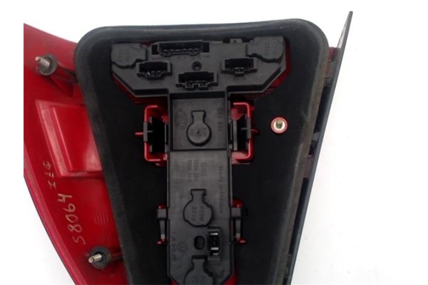 Recambio de piloto trasero izquierdo para volkswagen bora berlina (1j2) 1.6 referencia OEM IAM 1J5945095AA  